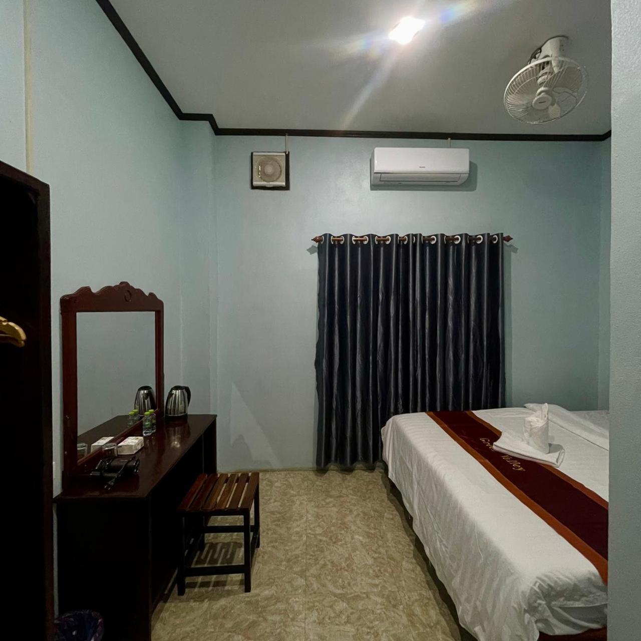 Smile Guesthouse Vangvieng Ванг-В'єнг Екстер'єр фото